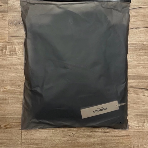 Fear of God Essentials black hoodie xl - Picture 6 of 6
